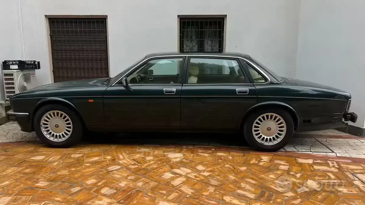 Usata Jaguar XJ12 1995 Verde Berlina