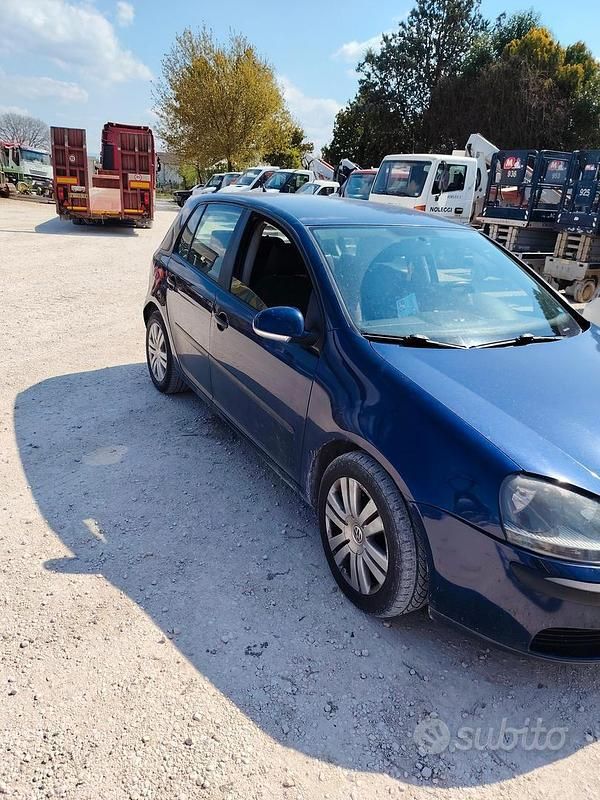 Usata VW Golf IV 105 CV (77 kW) 2003 Blu Berlina