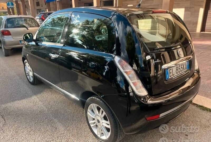 Usata Lancia Ypsilon 69 CV (50 kW) 2011 Nero Utilitaria