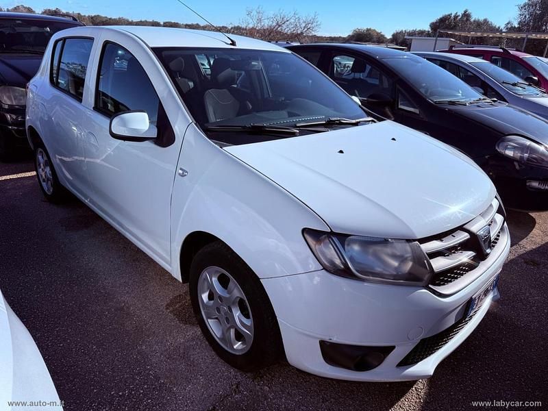 Usata Dacia Sandero Lauréate 75 CV (55 kW) 2015 Bianco Berlina