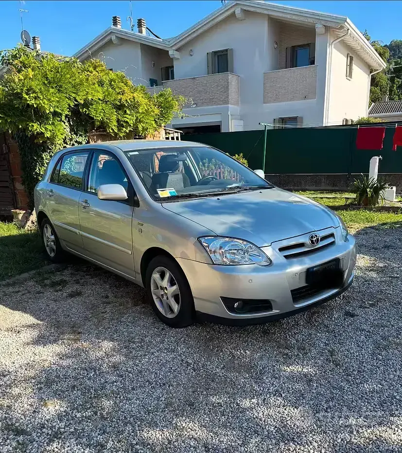 Usata Toyota Corolla 90 CV (66 kW) 2006 Grigio Utilitaria