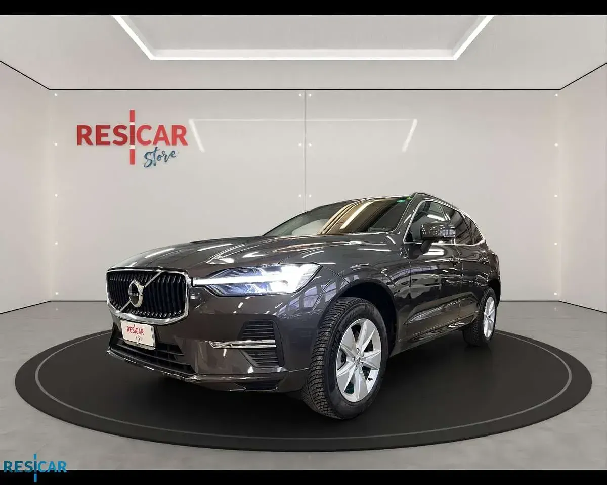 Usata Volvo XC60 Core 197 CV (144 kW) 2023 Platinum silver SUV
