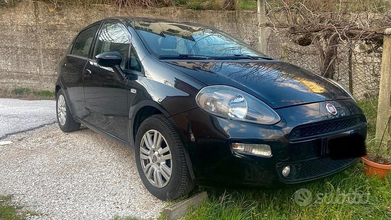 Usata Fiat Punto 95 CV (69 kW) 2017 Nero Utilitaria