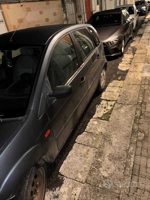 Usata Ford Fiesta 49 CV (36 kW) 2003 Berlina