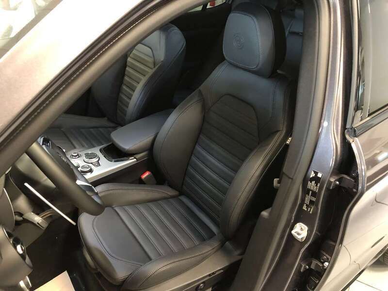 Nuova Alfa Romeo Stelvio Veloce 209 CV (153 kW) 2025 Grigio vesuvio SUV