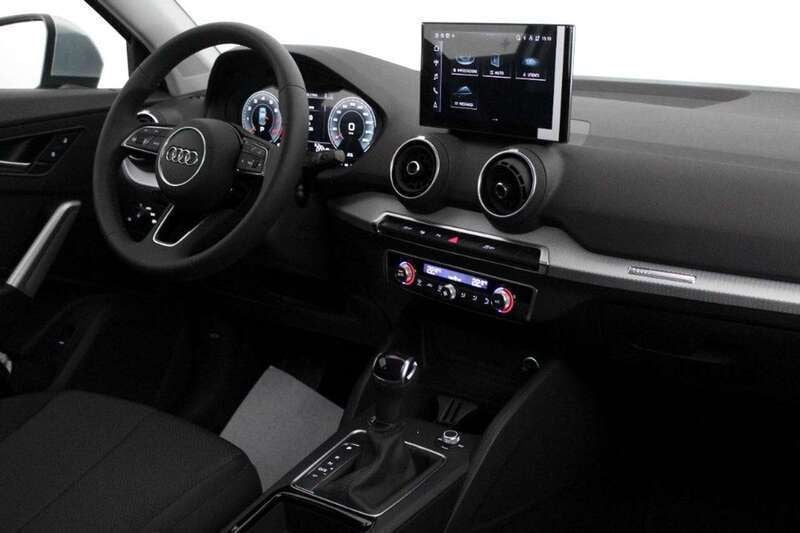 Usata Audi Q2 Business 150 CV (110 kW) 2024 Argento SUV
