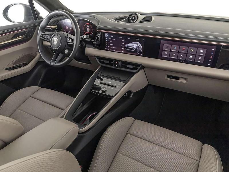 Usata Porsche Macan Turbo 469 kW (639 CV) 2024 Verde aventurine metallizzato SUV