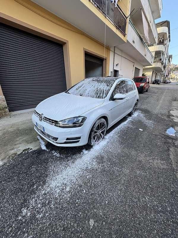 Usata VW Golf VII Highline 110 CV (80 kW) 2015 Berlina