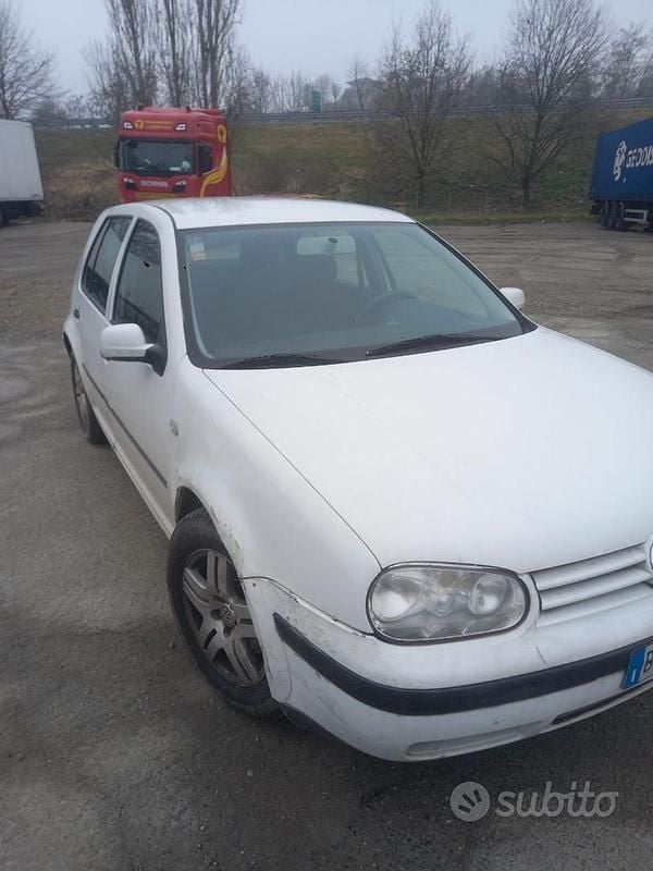Usata VW Golf 110 CV (80 kW) 2001 Bianco Berlina