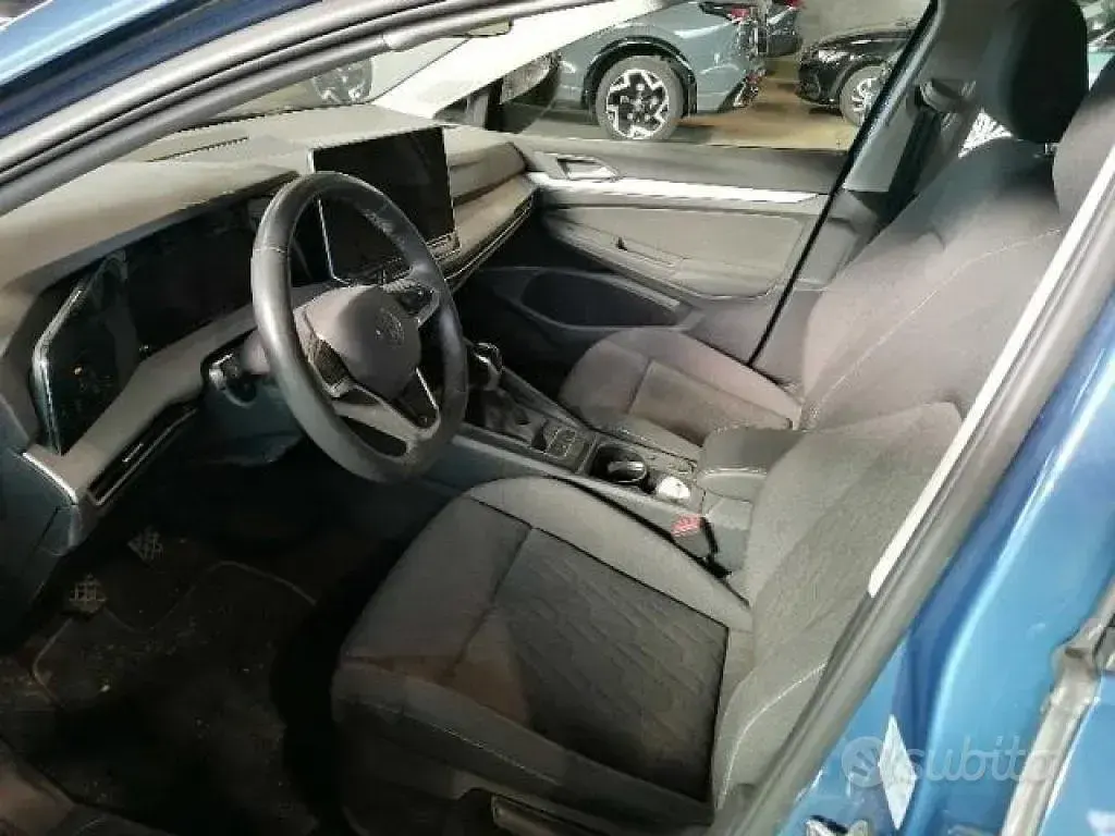 Usado VW Golf VIII 116 CV (85 kW) 2025 Azul Berlina