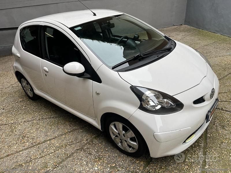 Usata Toyota Aygo Cool 68 CV (50 kW) 2013 Bianco Utilitaria