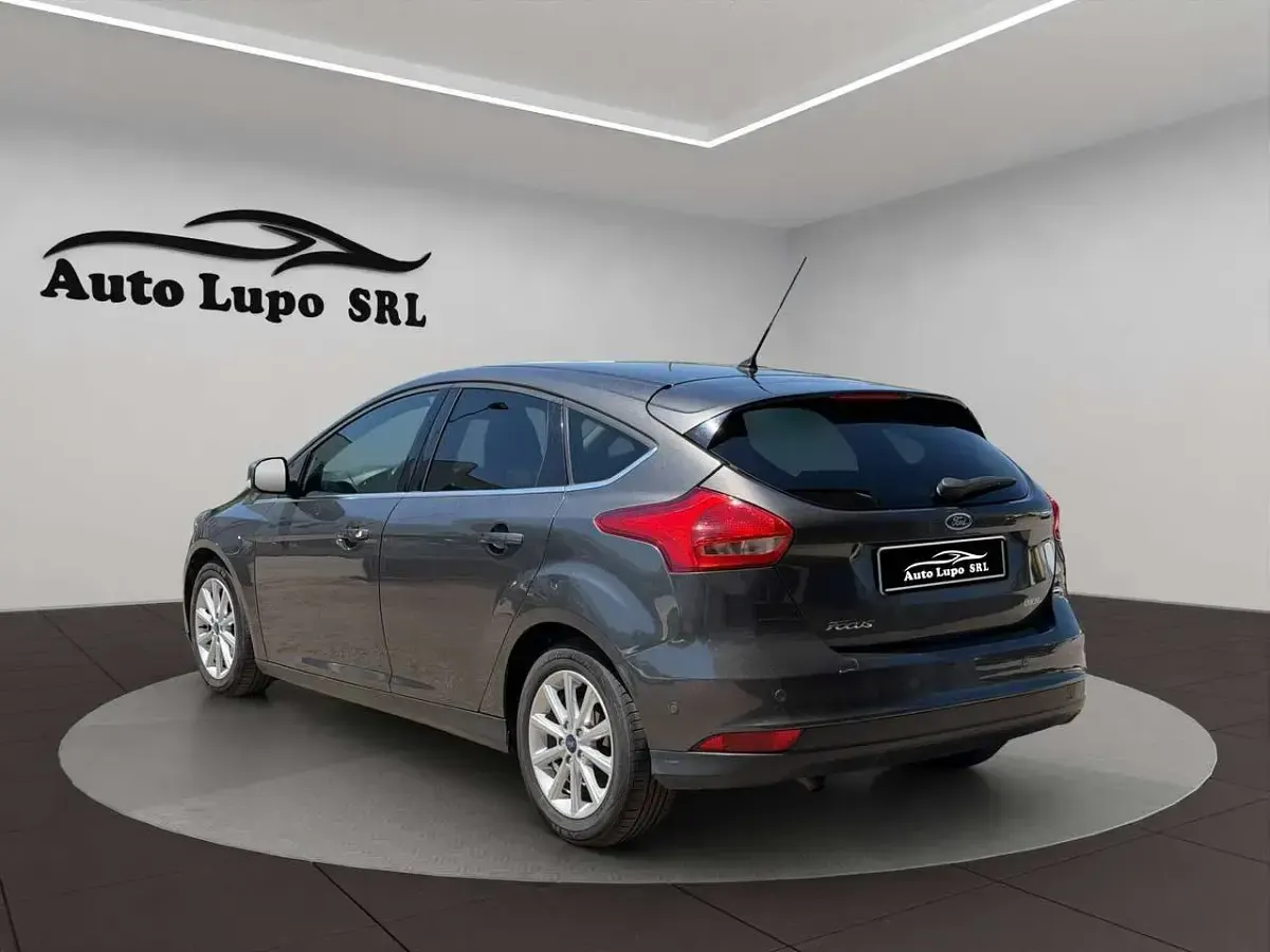 Usata Ford Focus Titanium 95 CV (69 kW) 2015 Grigio Berlina