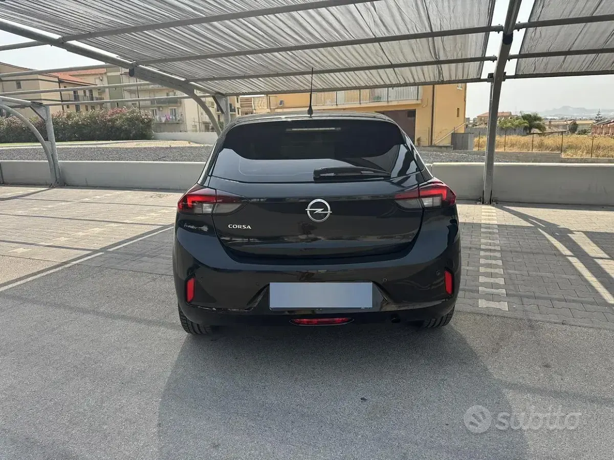 Usata Opel Corsa Edition 101 CV (74 kW) 2021 Nero Utilitaria