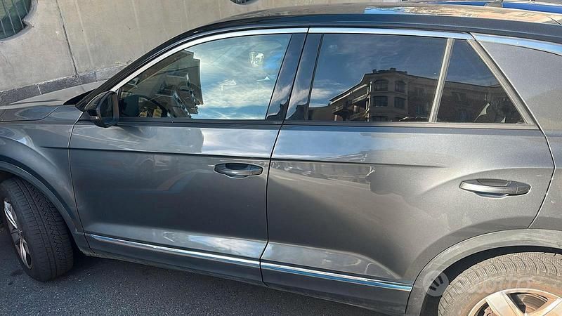 Usata VW T-Roc 150 CV (110 kW) 2018 Grigio SUV