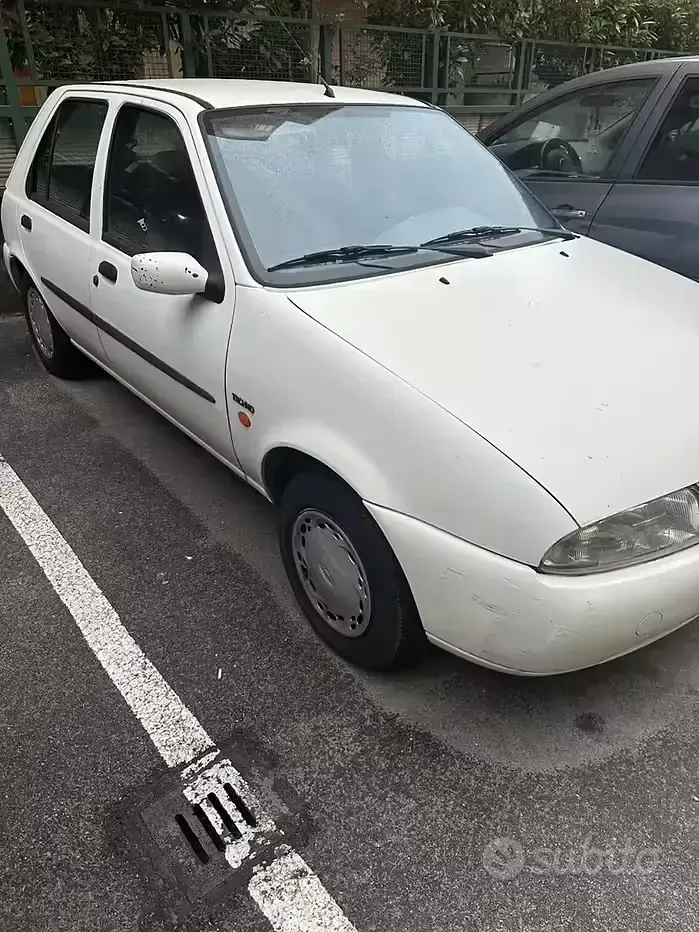 Usata Ford Fiesta 75 CV (55 kW) 1998 Bianco Utilitaria