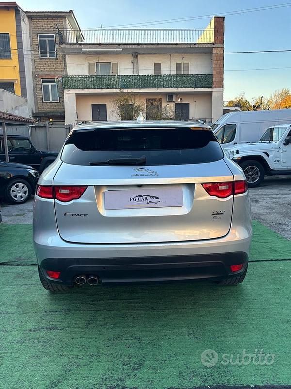 Usata Jaguar F-Pace Portfolio 180 CV (132 kW) 2018 Grigio SUV