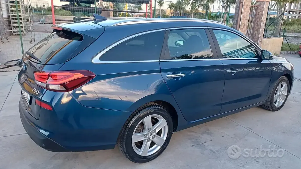 Usata Hyundai i30 Comfort 136 CV (100 kW) 2017 Blu Station wagon