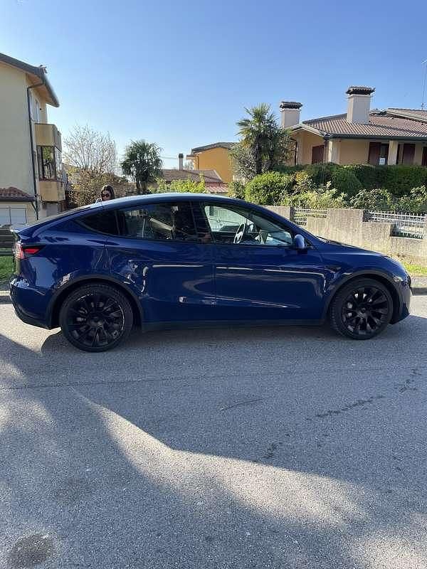 Usata Tesla Model Y Long Range AWD 152 kW (208 CV) 2022 Blu SUV