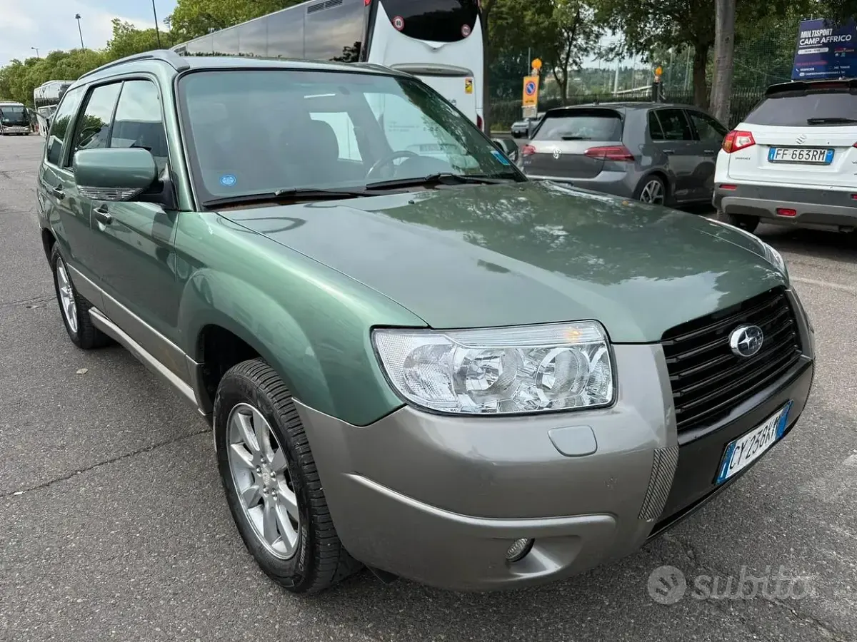Usata Subaru Forester 158 CV (116 kW) 2006 Verde SUV