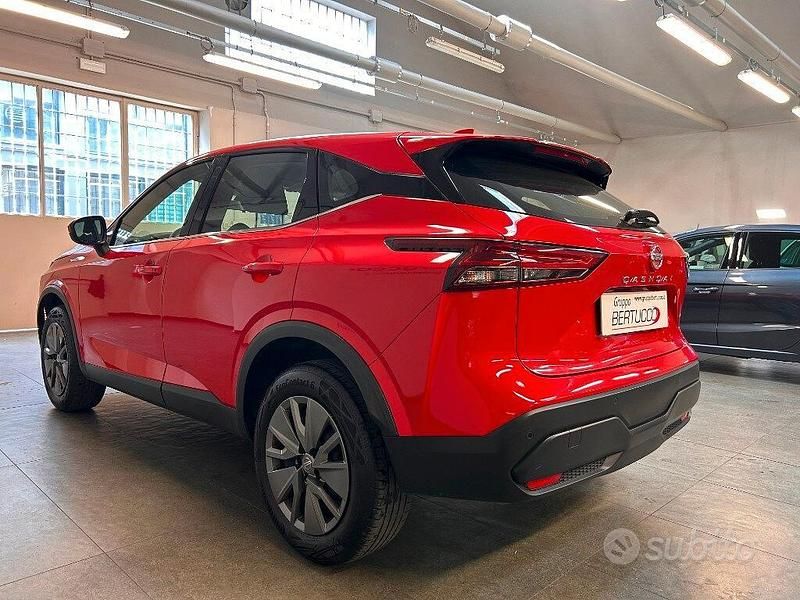 Usata Nissan Qashqai Visia 140 CV (102 kW) 2022 Rosso SUV
