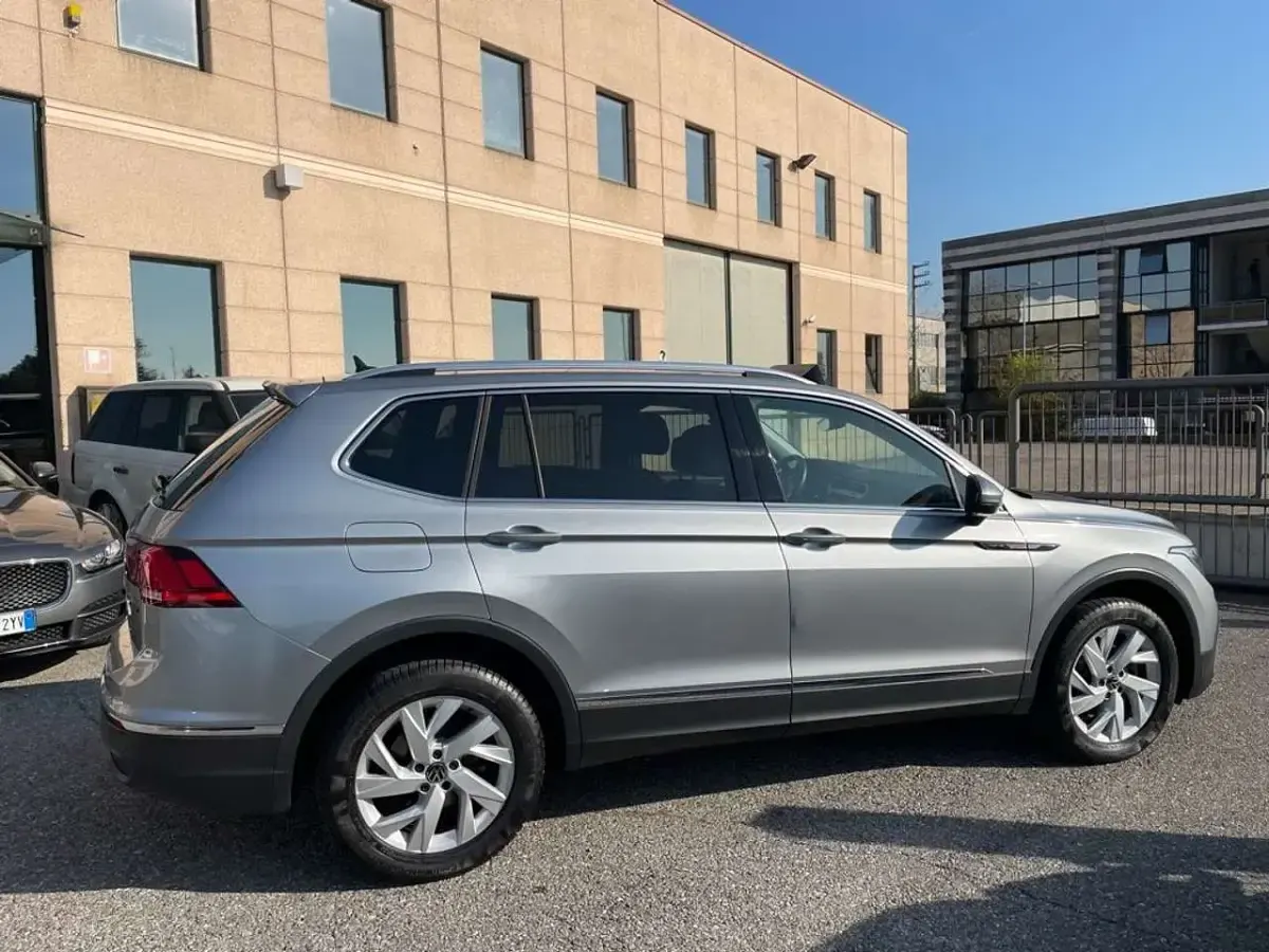 Usata VW Tiguan Allspace Life 150 CV (110 kW) 2022 Argento SUV