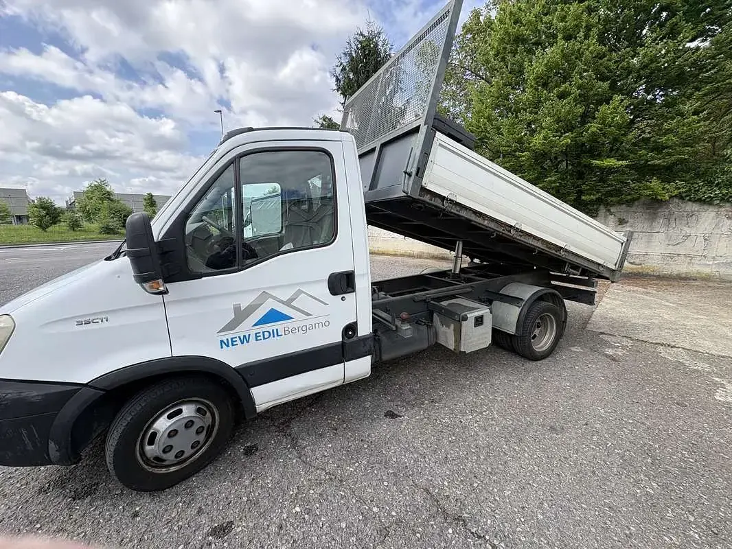 Usata Iveco Daily 41 CV (30 kW) 2011