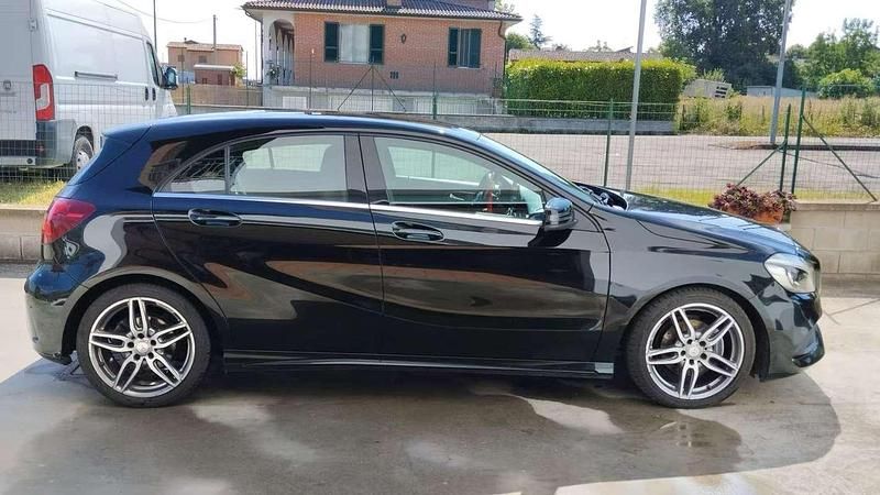 Nero Usata 2016 Mercedes A180 AMG Tre volumi | 12.000 € (Ottimo prezzo) - Immagine 1/4