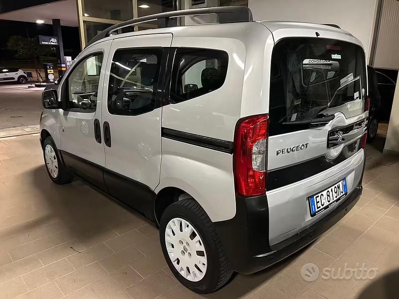 Usata Peugeot TePee 70 CV (51 kW) 2010 Grigio Monovolume