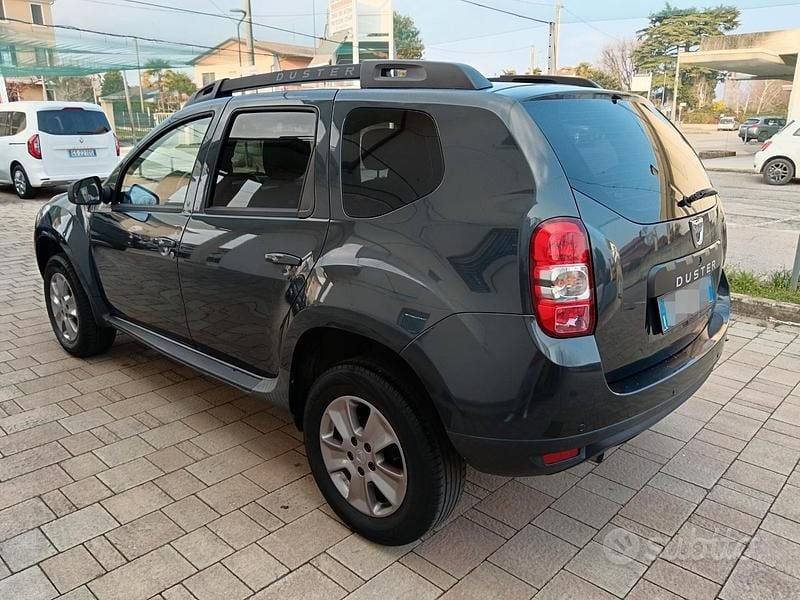 Usata Dacia Duster Lauréate 110 CV (80 kW) 2014 Grigio SUV