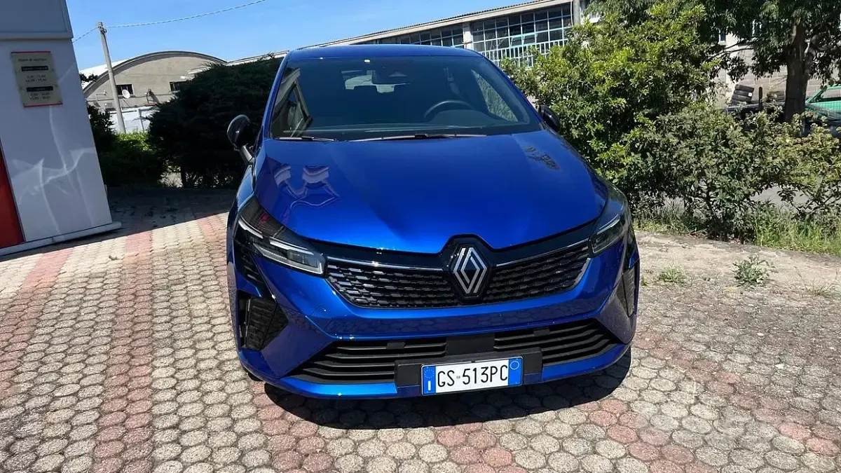 Usata Renault Clio V Techno 101 CV (74 kW) 2024 Bluazzurro Berlina
