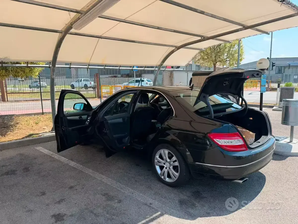 Usata Mercedes C220 170 CV (125 kW) 2007 Marrone Berlina