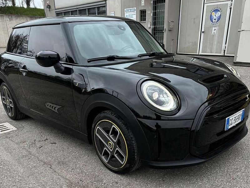 Usata Mini Cooper S 75 kW (102 CV) 2021 Nero Utilitaria