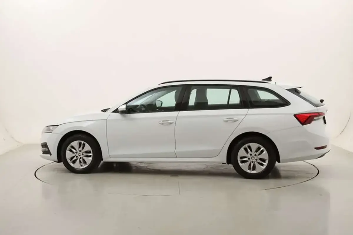 Usata Skoda Octavia Executive 116 CV (85 kW) 2022 Bianco Station wagon