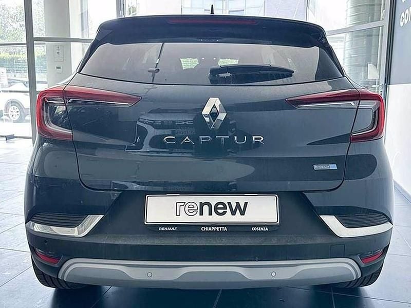 Usata Renault Captur Intens 145 CV (106 kW) 2022 Blu marine tetto nero SUV