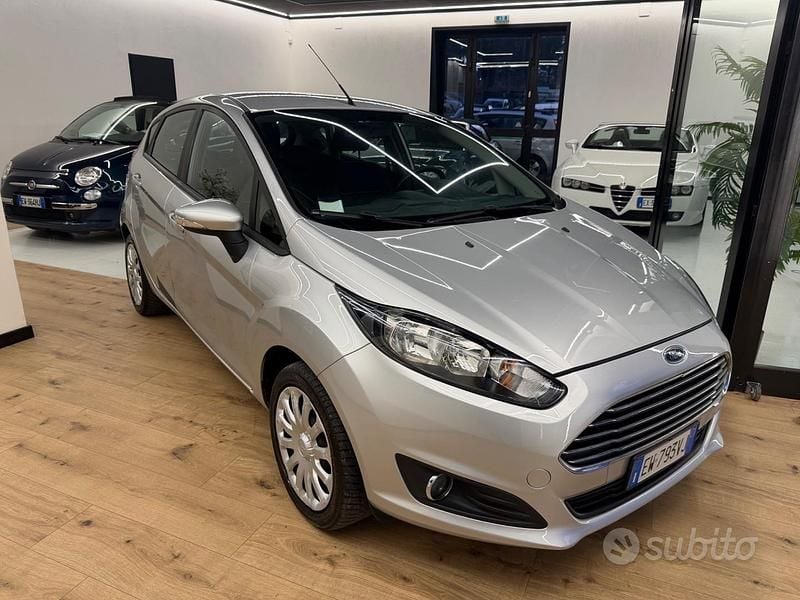 Usata Ford Fiesta Business Edition 75 CV (55 kW) 2015 Grigio Berlina