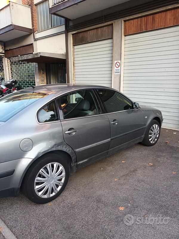 Usata VW Passat 75 CV (55 kW) 2004 Grigio Berlina