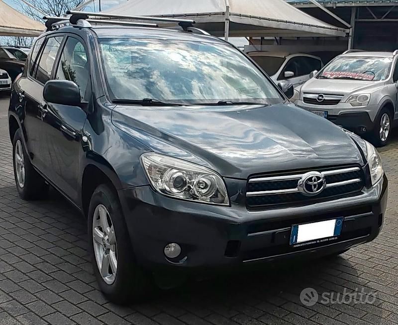 Usata Toyota RAV4 Sol 136 CV (100 kW) 2007 Grigio SUV