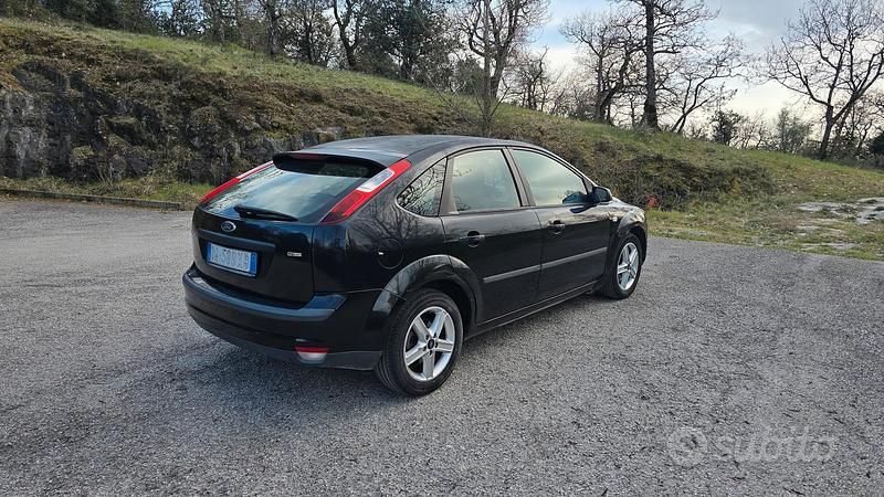 Usata Ford Focus 90 CV (66 kW) 2006 Nero Berlina