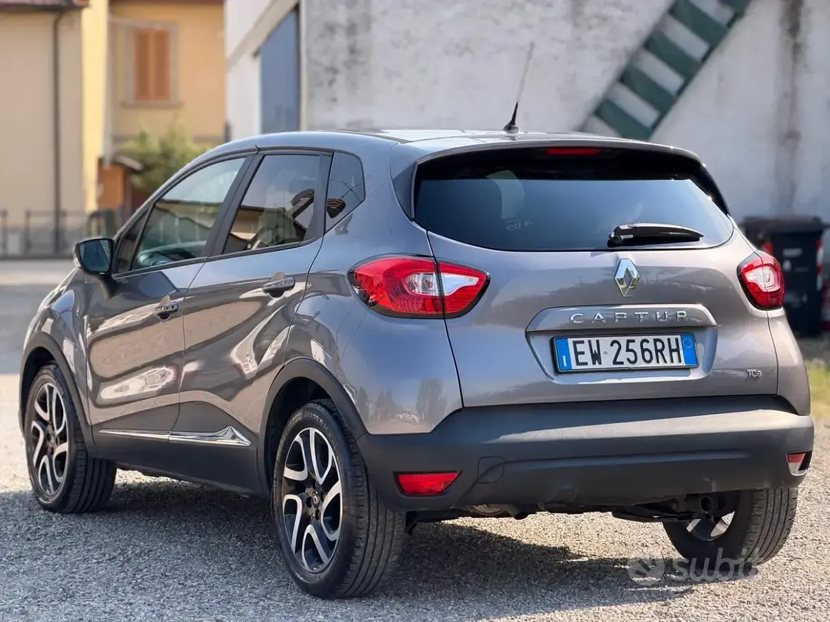 Usata Renault Captur 90 CV (66 kW) 2014 Grigio SUV
