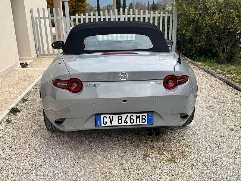 Usata Mazda MX5 Exclusive-Line 184 CV (135 kW) 2024 Grigio Cabrio