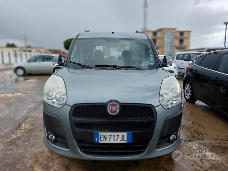 Grigio Usata 2013 Fiat Doblò Dynamic Monovolume | 7500 € (Cara) - Immagine 1/4