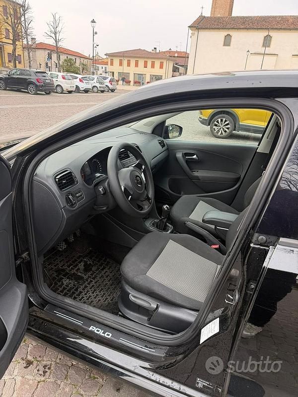 Usata VW Polo Trendline 64 CV (47 kW) 2014 Nero Berlina