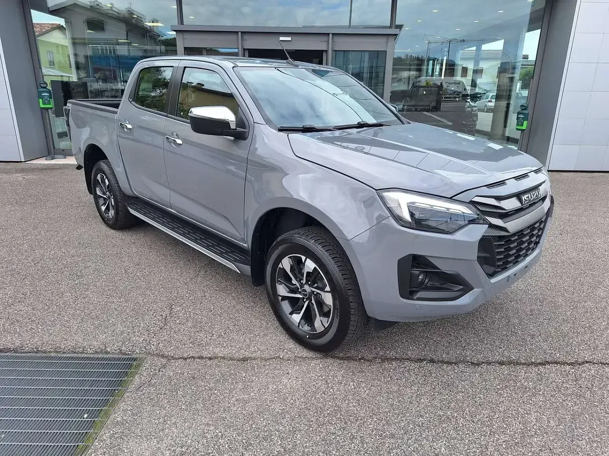Nuova Isuzu D-Max 165 CV (121 kW) 2026 Kinabalu gray Pick-up