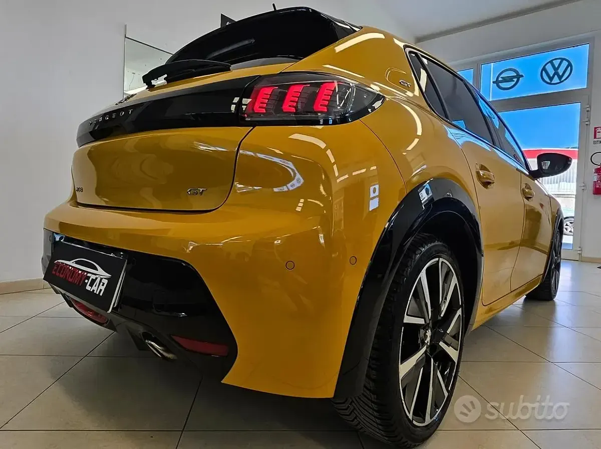 Usata Peugeot 208 GT 102 CV (75 kW) 2021 Giallo Utilitaria