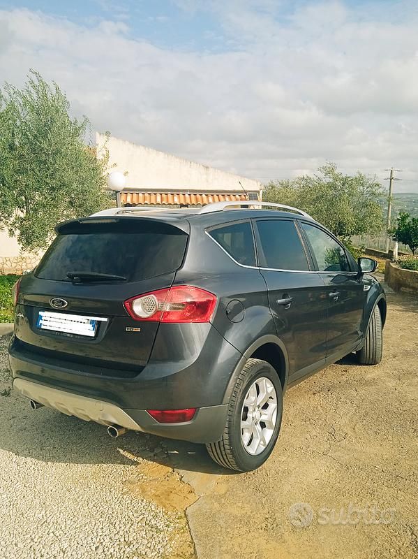 Usata Ford Kuga 136 CV (100 kW) 2010 Grigio SUV