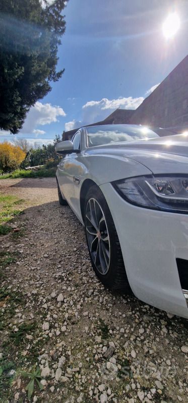 Usata Jaguar XF Prestige 300 CV (220 kW) 2015 Bianco Berlina