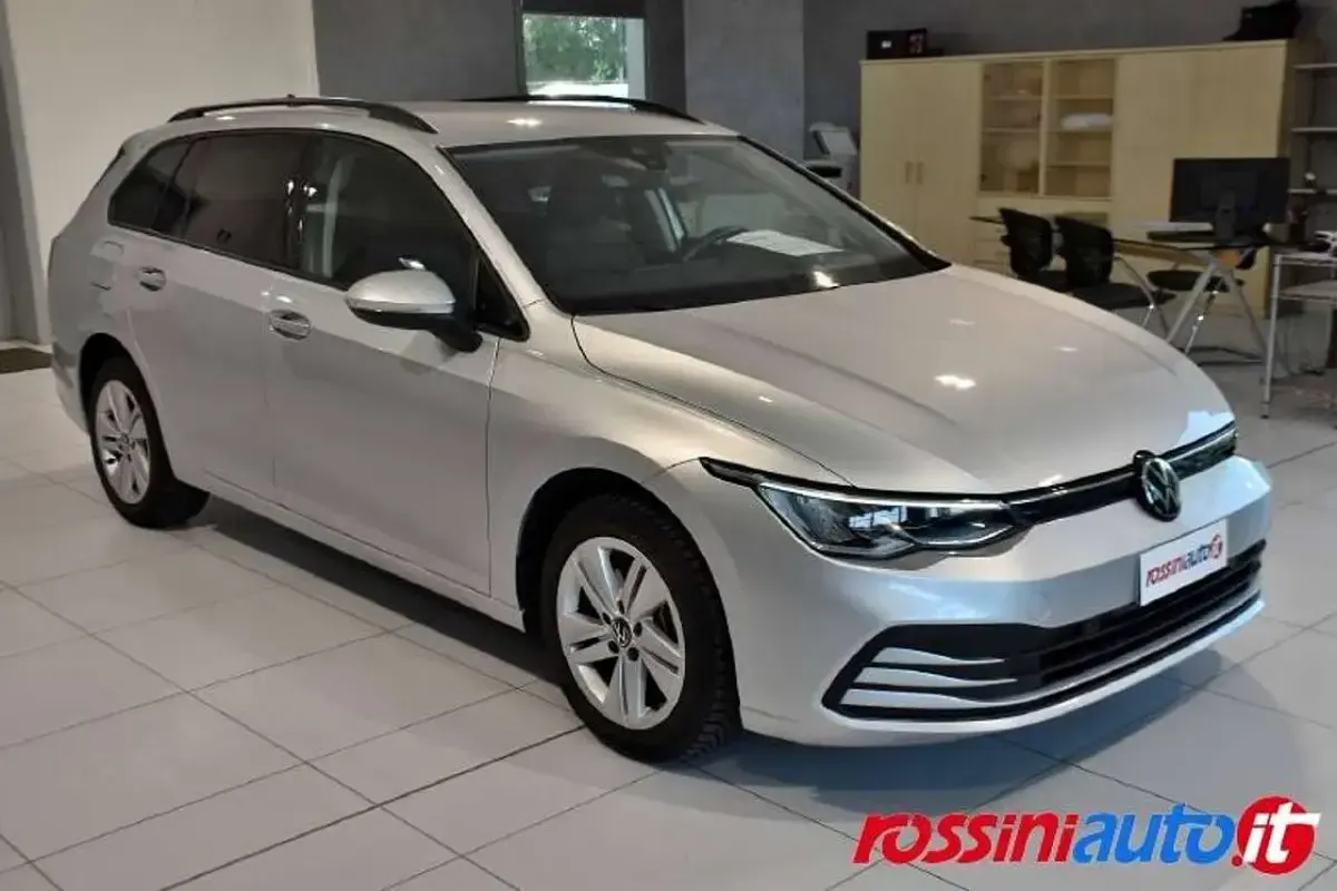 Usata VW Golf VIII Life 116 CV (85 kW) 2022 Argento Station wagon