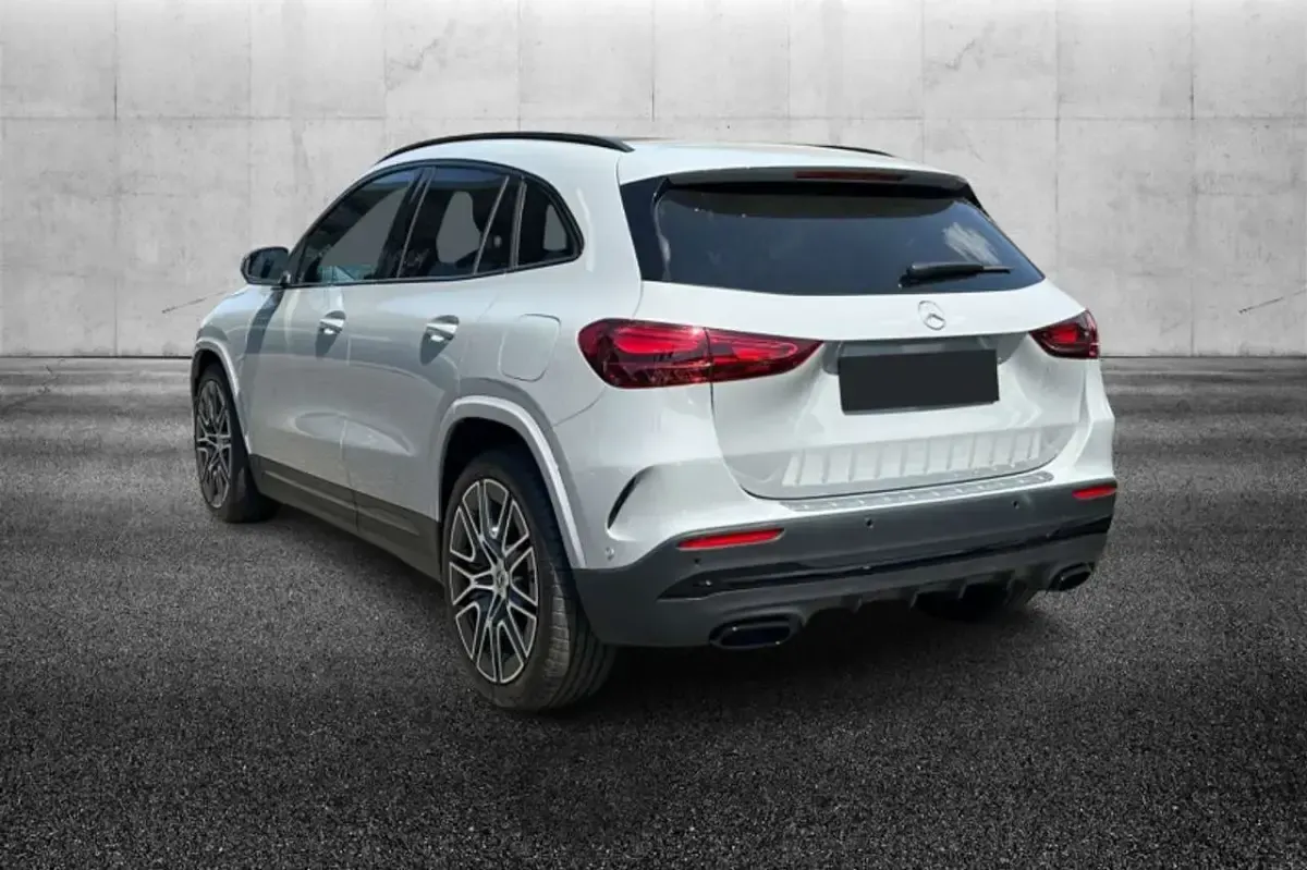 Usata Mercedes GLA200 AMG Line Premium 150 CV (110 kW) 2025 Grigio SUV