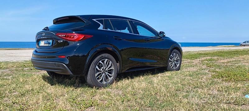 Usata Infiniti Q30 Business 110 CV (80 kW) 2018 Nero Utilitaria