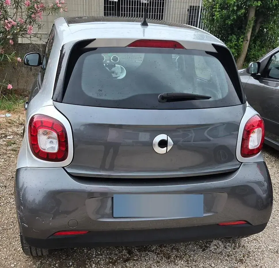 Usata Smart ForFour Passion 71 CV (52 kW) 2015 Grigio Utilitaria